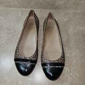 Crocs Chesal Cheetah Leopard Print Womens Sz 9 Waterproof Ballet Flat Shoes
